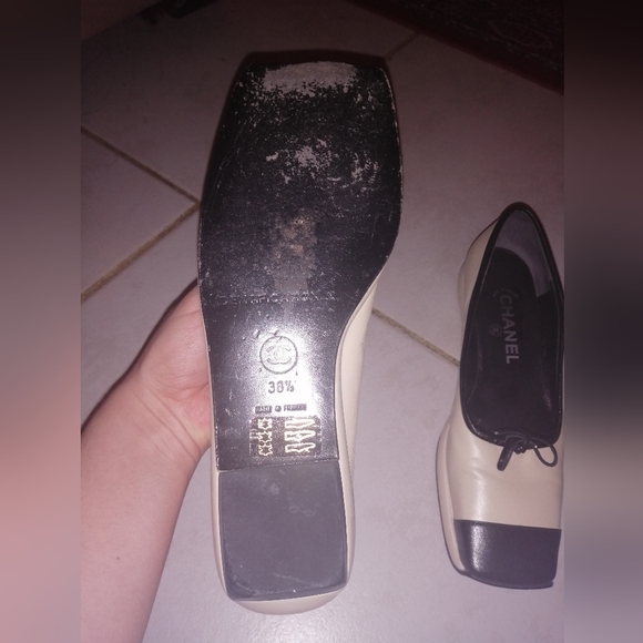 🐧 Chanel Women's Cream & Black Cap Toe Flats with bow in front - Picture 8 of 8